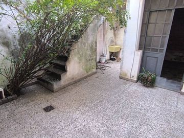 CASA 2 PLANTAS, JARDIN , PATIO Y GARAGE 5 AMB.