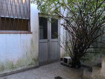 CASA 2 PLANTAS, JARDIN , PATIO Y GARAGE 5 AMB.