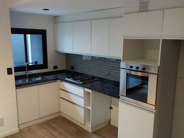 VENTA TRIPLEX 5AMB. OLIVOS