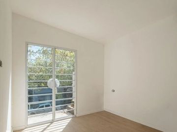 VENTA CASA 3 DORMITORIOS CON COCHERA PICHINCHA