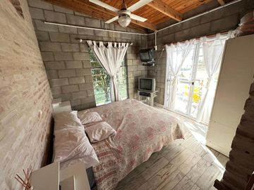 VENTA CASA 2 AMBIENTES C/ PARQUE Y PILETA EN MONTE