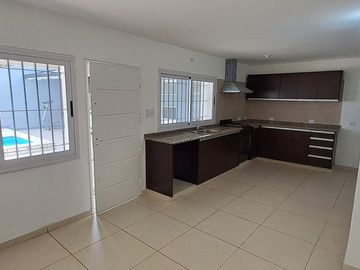 VENTA CASA 4 AMBIENTES PILETA COCHERA PADUA CENTRO