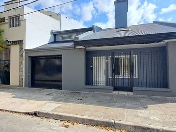VENTA CASA 4 AMBIENTES PILETA COCHERA PADUA CENTRO