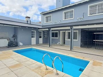 VENTA CASA 4 AMBIENTES PILETA COCHERA PADUA CENTRO