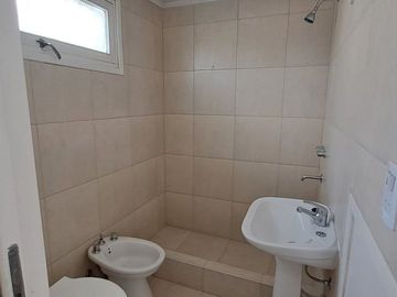 VENTA CASA 4 AMBIENTES PILETA COCHERA PADUA CENTRO