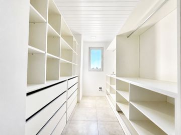 CASA EN VENTA A ESTRENAR CON PILETA BOCA RATON