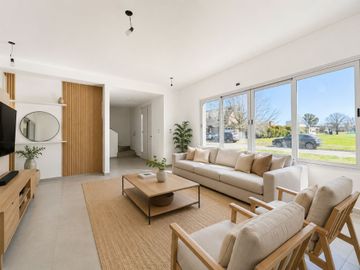 CASA EN VENTA A ESTRENAR CON PILETA BOCA RATON