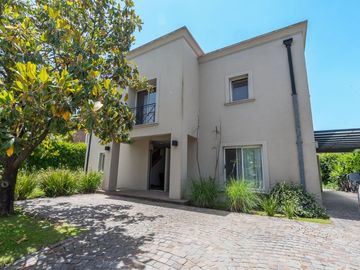 Venta  Barrio  Cerrado Villa Olivos central, Km 36