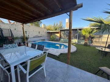 VENTA CASA+DPTO+PILETA CALLE SAN MARTIN LAS HERAS