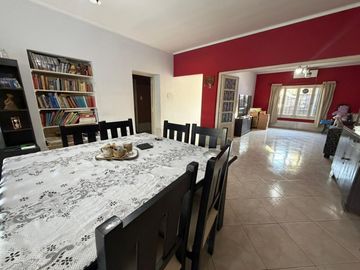 VENTA CASA+DPTO+PILETA CALLE SAN MARTIN LAS HERAS