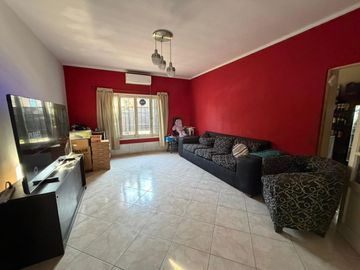 VENTA CASA+DPTO+PILETA CALLE SAN MARTIN LAS HERAS