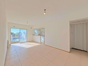 DEPARTAMENTO EN VENTA 2 AMBIENTES CON COCHERA DESC