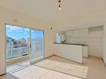 DEPARTAMENTO EN VENTA 2 AMBIENTES CON COCHERA DESC