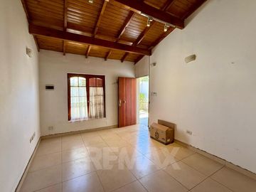 Vende casa 4 Dormitorios, Barrio Mercantiles, Nqn.