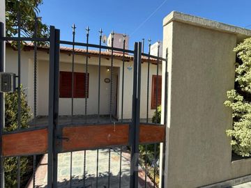 Vende casa 4 Dormitorios, Barrio Mercantiles, Nqn.