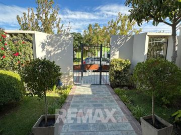 Vende casa 4 Dormitorios, Barrio Mercantiles, Nqn.