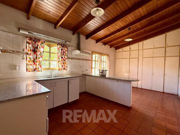 Vende casa 4 Dormitorios, Barrio Mercantiles, Nqn.