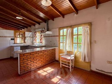 Vende casa 4 Dormitorios, Barrio Mercantiles, Nqn.