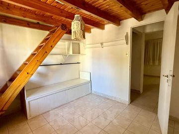 Vende casa 4 Dormitorios, Barrio Mercantiles, Nqn.