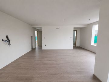 CASA 6 AMBIENTES BARRIO EL PRINCIPADO