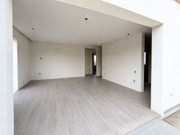 CASA 6 AMBIENTES BARRIO EL PRINCIPADO