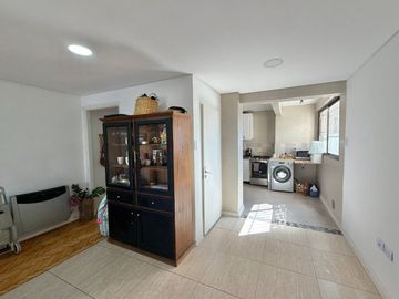 Venta 3 ambientes reciclado con balcón Flores