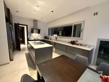 VENTA CASA 5 AMBIENTES CON PISICINA, NUEVO QUILMES
