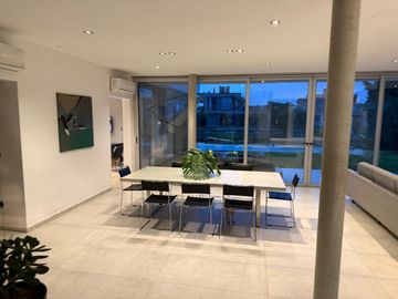 VENTA CASA 5 AMBIENTES CON PISICINA, NUEVO QUILMES
