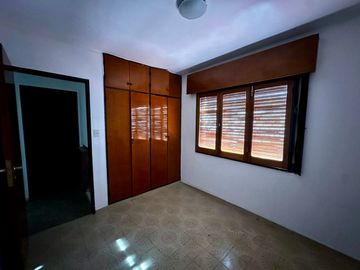 VENTA CASA CENTERARIO 4 DORMI ESCRI PILETA A REFAC