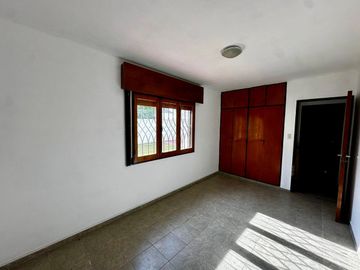 VENTA CASA CENTERARIO 4 DORMI ESCRI PILETA A REFAC