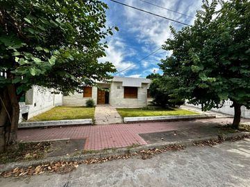 VENTA CASA CENTERARIO 4 DORMI ESCRI PILETA A REFAC