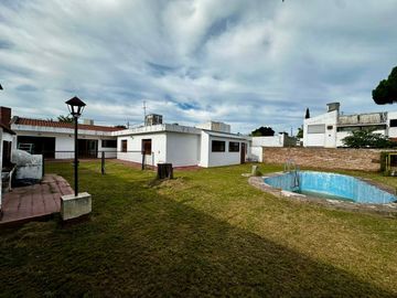 VENTA CASA CENTERARIO 4 DORMI ESCRI PILETA A REFAC