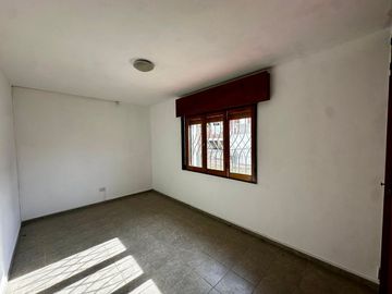 VENTA CASA CENTERARIO 4 DORMI ESCRI PILETA A REFAC