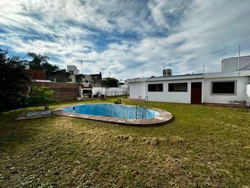 VENTA CASA CENTERARIO 4 DORMI ESCRI PILETA A REFAC