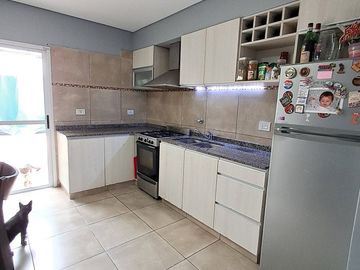 VENTA DUPLEX EEUU 1000 4 AMB COCHERA FLORIDA OESTE