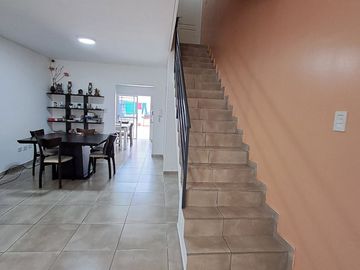 VENTA DUPLEX EEUU 1000 4 AMB COCHERA FLORIDA OESTE