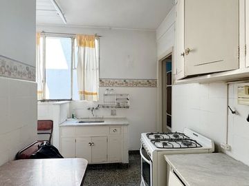 VENTA DPTO 4 AMB  CON TOILETTE Y BALCÓN EN FLORES