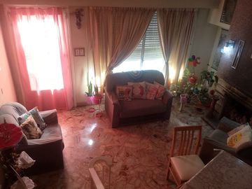 VENTA CASA VILLA SARMIENTO, FONDO LIBRE, GARAGE