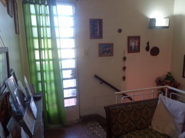 VENTA CASA VILLA SARMIENTO, FONDO LIBRE, GARAGE