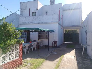 VENTA CASA VILLA SARMIENTO, FONDO LIBRE, GARAGE
