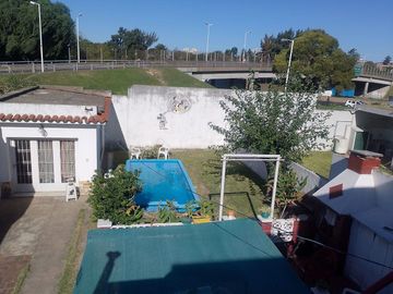 VENTA CASA VILLA SARMIENTO, FONDO LIBRE, GARAGE