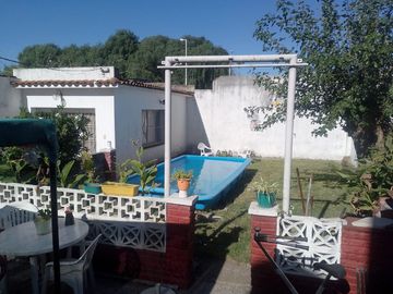 VENTA CASA VILLA SARMIENTO, FONDO LIBRE, GARAGE