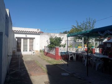 VENTA CASA VILLA SARMIENTO, FONDO LIBRE, GARAGE