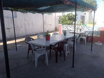VENTA CASA VILLA SARMIENTO, FONDO LIBRE, GARAGE