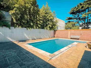 VENTA CASA 5 AMBIENTES CON PARQUE PILETA Y QUINCH0