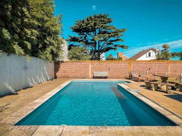 VENTA CASA 5 AMBIENTES CON PARQUE PILETA Y QUINCH0
