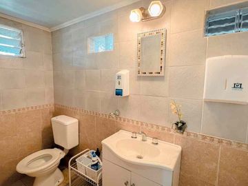 VENTA CASA 5 AMBIENTES CON PARQUE PILETA Y QUINCH0