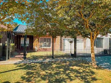 VENTA CASA 5 AMBIENTES CON PARQUE PILETA Y QUINCH0