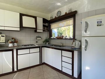VENTA CASA 4 AMB. Y DEPTO 2 AMB RES. FOR. MONTEMAR