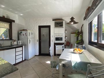 VENTA CASA 4 AMB. Y DEPTO 2 AMB RES. FOR. MONTEMAR